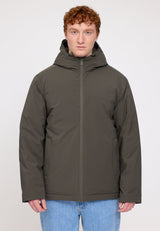 Ben ist 1,85 und trägt Größe L