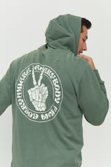 Tian ist 1,86 und trägt Größe L