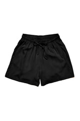 Julia ist 1,78 und trägt Größe S