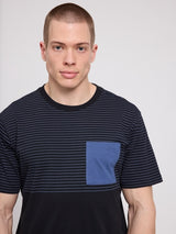 Daniel ist 1,87 und trägt Größe L